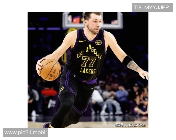 东契奇37+11+13创NBA历史第1神迹，还刷爆纪录！湖人完胜！詹姆斯高效，艾顿暴走